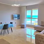 Sea View In 100 - Happy