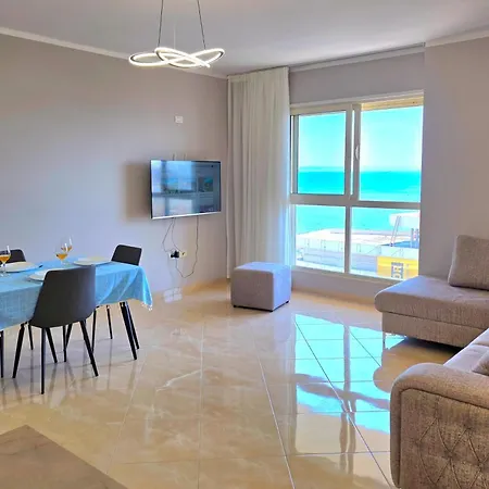 Sea View In 100 - Happy